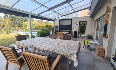 Alquiler Anual Casa 4 amb. Al Rio barrio San Benito Villanueva Tigre