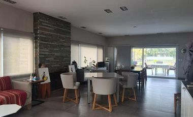 Alquiler Anual Casa 4 amb. Al Rio barrio San Benito Villanueva Tigre