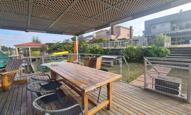 Alquiler Anual Casa 4 amb. Al Rio barrio San Benito Villanueva Tigre