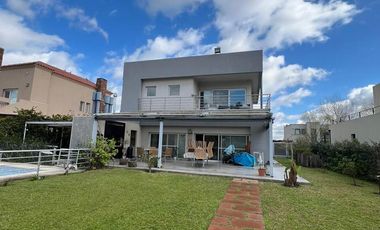 Alquiler Anual Casa 4 amb. Al Rio barrio San Benito Villanueva Tigre