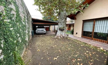 AMBROSETTI AL 200 BIS - VENTA DE CASA 2 DORMITORIOS   2 COCHERAS   PATIO EN FISHERTON