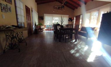 AMBROSETTI AL 200 BIS - VENTA DE CASA 2 DORMITORIOS   2 COCHERAS   PATIO EN FISHERTON