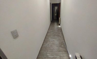 AMBROSETTI AL 200 BIS - VENTA DE CASA 2 DORMITORIOS   2 COCHERAS   PATIO EN FISHERTON