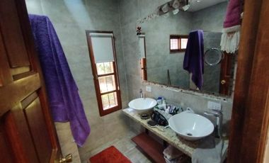 AMBROSETTI AL 200 BIS - VENTA DE CASA 2 DORMITORIOS   2 COCHERAS   PATIO EN FISHERTON