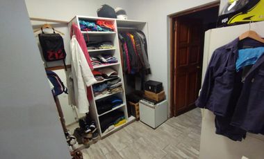 AMBROSETTI AL 200 BIS - VENTA DE CASA 2 DORMITORIOS   2 COCHERAS   PATIO EN FISHERTON