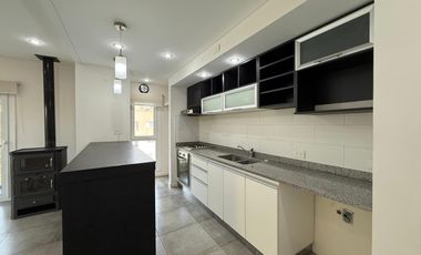 Departamento Condominio tres ambientes a la venta en Haras del sur II