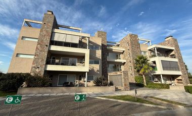Departamento Condominio tres ambientes a la venta en Haras del sur II