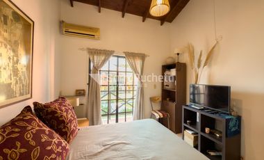 Venta departamento estilo dúplex de 4 ambientes con cochera en Ituzaingo.