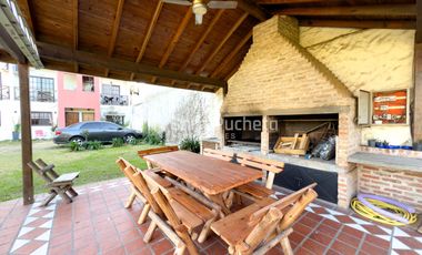 Venta departamento estilo dúplex de 4 ambientes con cochera en Ituzaingo.