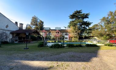 Venta departamento estilo dúplex de 4 ambientes con cochera en Ituzaingo.