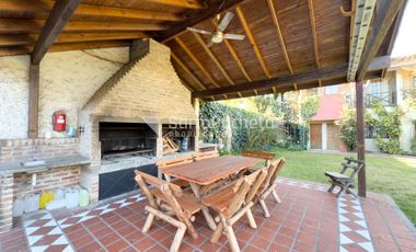 Venta departamento estilo dúplex de 4 ambientes con cochera en Ituzaingo.