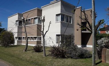 CASA MINIMALISTA EN 2  PLANTAS  VENADO II