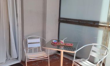 Amplio departamento monoambiente u oficina con balcón terraza en San Martín al 1000, zona Centro
