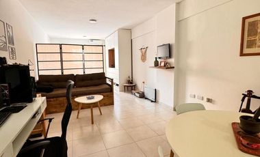 Amplio departamento monoambiente u oficina con balcón terraza en San Martín al 1000, zona Centro