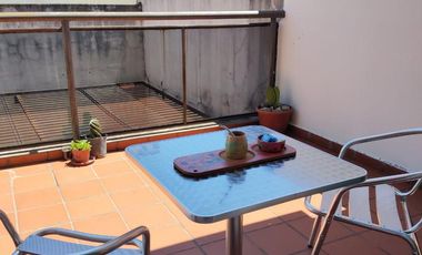 Amplio departamento monoambiente u oficina con balcón terraza en San Martín al 1000, zona Centro