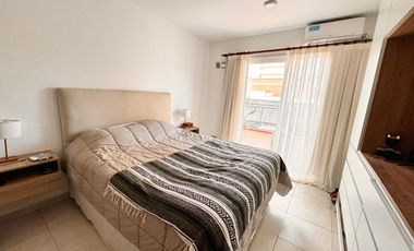 Amplio departamento monoambiente u oficina con balcón terraza en San Martín al 1000, zona Centro