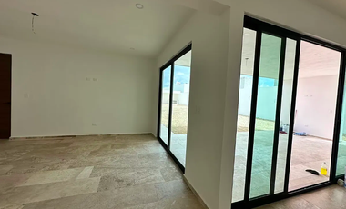 Residencia de gran terreno, lista para entrega