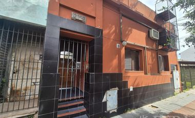 Venta ph 2 ambientes con patio en Sarandí