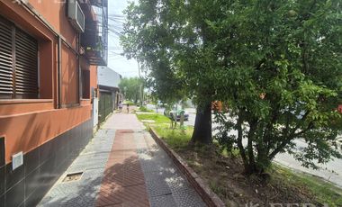 Venta ph 2 ambientes con patio en Sarandí