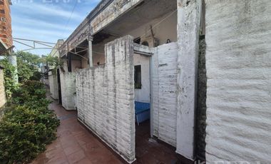 Venta ph 2 ambientes con patio en Sarandí