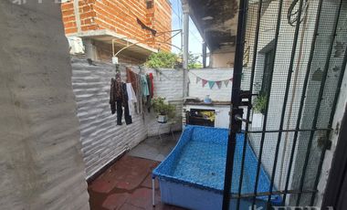 Venta ph 2 ambientes con patio en Sarandí