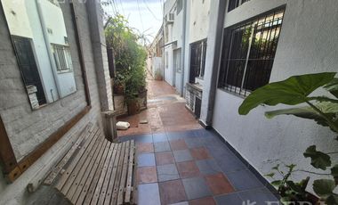 Venta ph 2 ambientes con patio en Sarandí