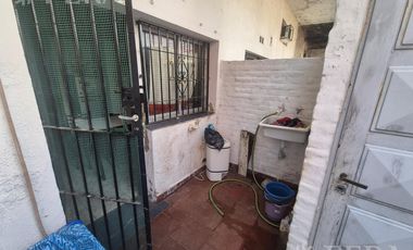 Venta ph 2 ambientes con patio en Sarandí