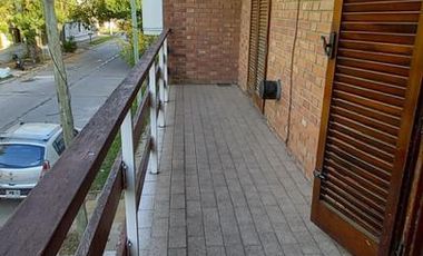 Hermosa Casa 3 Amb con patio amplio, terraza balcon y garaje - Quilmes Centro