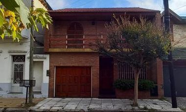 Hermosa Casa 3 Amb con patio amplio, terraza balcon y garaje - Quilmes Centro