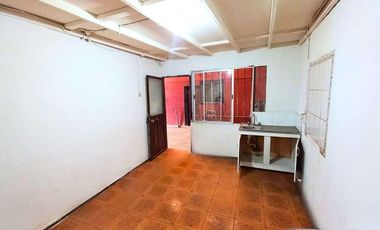 Casa en venta c/ estacionamiento en Cerro Navia