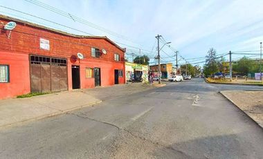 Casa en venta c/ estacionamiento en Cerro Navia