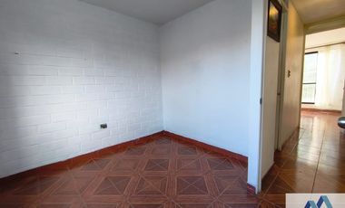 Casa en venta c/ estacionamiento en Metro Las Torres