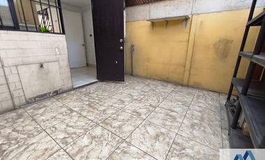 Casa en venta c/ estacionamiento en Metro Las Torres