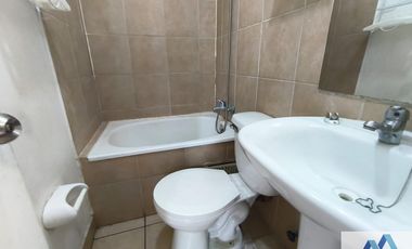 Casa en venta c/ estacionamiento en Metro Las Torres