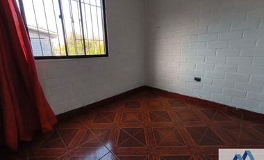 Casa en venta c/ estacionamiento en Metro Las Torres