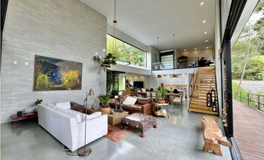 Casa espectacular en parcelación - La Calera - El Poblado