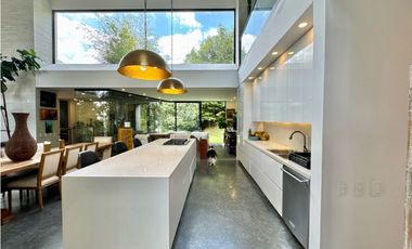 Casa espectacular en parcelación - La Calera - El Poblado