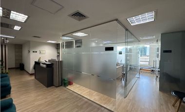 Oficina 82 m2 en San Fernando Plaza - El Poblado Medellín