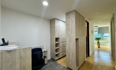 Oficina 50 m2 en San Fernando Plaza - El Poblado Medellín