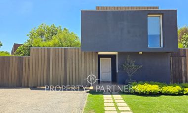 Casa en condominio con amplio jardín