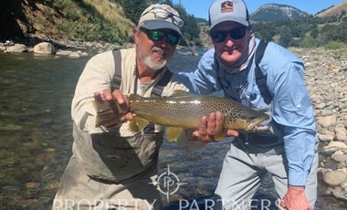 Patagonia, Campo orilla rio Simpson, Coyhaique