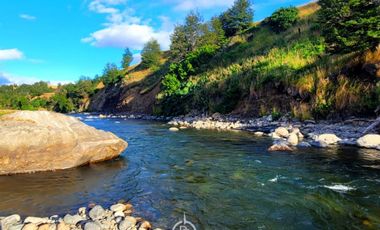 Patagonia, Campo orilla rio Simpson, Coyhaique