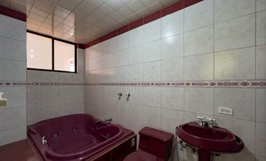 Vivienda 3 pisos en El Retorno a 100m de la Uni. Ed. Madre Teresa, Caranqui