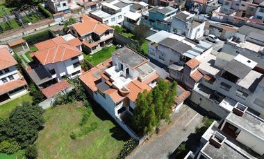 Vivienda 3 pisos en El Retorno a 100m de la Uni. Ed. Madre Teresa, Caranqui