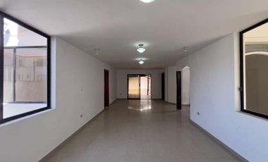 Vivienda 3 pisos en El Retorno a 100m de la Uni. Ed. Madre Teresa, Caranqui