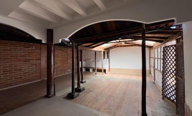 Vivienda 3 pisos en El Retorno a 100m de la Uni. Ed. Madre Teresa, Caranqui