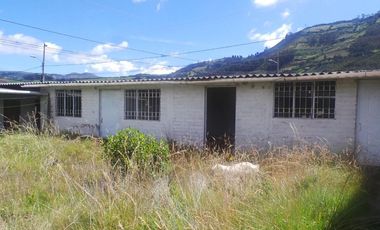 Casa en  Sector Tes Tolas, parroquia El Ángel , cantón Espejo Carchi - Espejo 499,59 m²