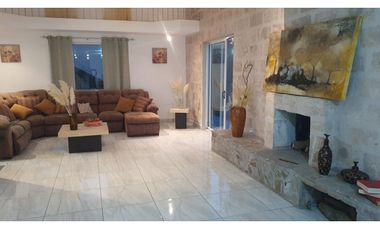 CASA EN VENTA CON  ALBERCA AL NORTE DE SALTILLO