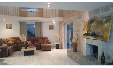 CASA EN VENTA CON  ALBERCA AL NORTE DE SALTILLO