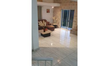 CASA EN VENTA CON  ALBERCA AL NORTE DE SALTILLO